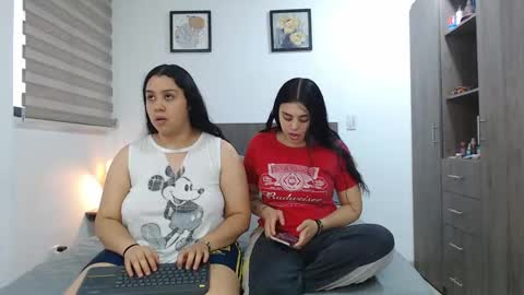 Scarlett and Jazmin online show from 04.23.26