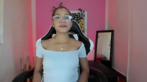Snapshot of scarlett_lune chatting on 06.02.26 scarlett_lune online show from 06.02.26
