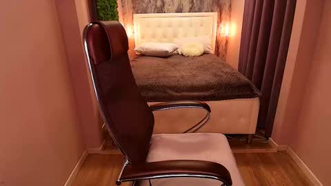 Snapshot of scarlett_mai chatting on 02.14.25 Scarlett online show from 02.14.25