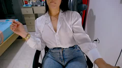 Snapshot of scarlett_sex2 chatting on 06.27.26 scarlet online show from 06.27.26