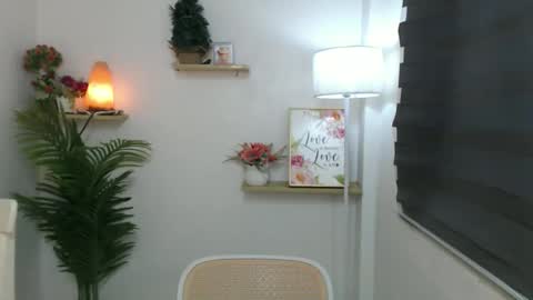 Snapshot of scarlett_sofia69 chatting on 10.04.25 online show from 10.04.25