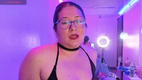 Snapshot of scarlett_widow chatting on 05.27.26 scarlett_widow online show from 05.27.26