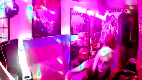 Scarletta Wolf online show from 01.06.26