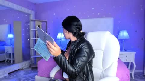 Snapshot of scarlette_15 chatting on 10.04.25 Scarlette online show from 10.04.25