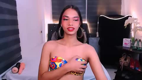 Snapshot of scarlette_sluttish_princess chatting on 02.05.25 scarlette online show from 02.05.25