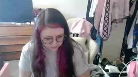 Snapshot of scarlettedwards chatting on 10.15.25 Scarlett online show from 10.15.25
