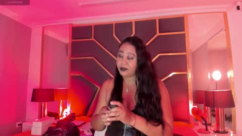 Snapshot of scarletthott1 chatting on 10.23.25 Scarlett Hot online show from 10.23.25