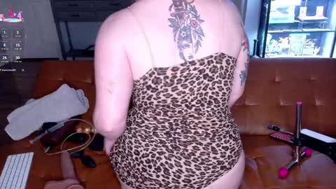 Snapshot of scarlettredff chatting on 05.10.26 ScarlettredFF online show from 05.10.26