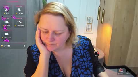 Snapshot of scarlettsoft chatting on 11.12.25 Scarlett online show from 11.12.25