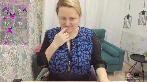 Snapshot of scarlettsoft chatting on 11.23.25 Scarlett online show from 11.23.25