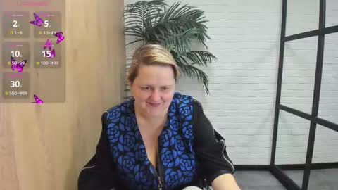 Snapshot of scarlettsoft chatting on 11.27.25 Scarlett online show from 11.27.25