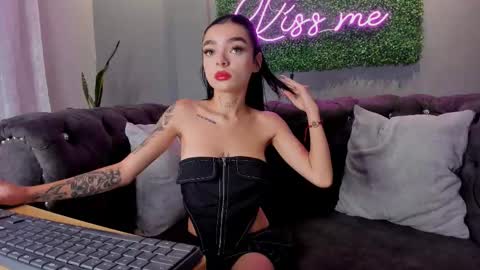 Snapshot of scarlettvelvett chatting on 10.10.25 Scarlet online show from 10.10.25