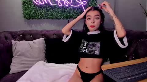 Snapshot of scarlettvelvett chatting on 10.27.25 Scarlet online show from 10.27.25