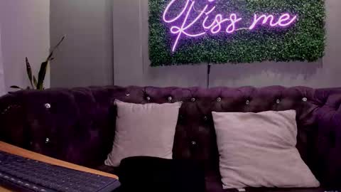 Snapshot of scarlettvelvett chatting on 11.12.25 Scarlet online show from 11.12.25