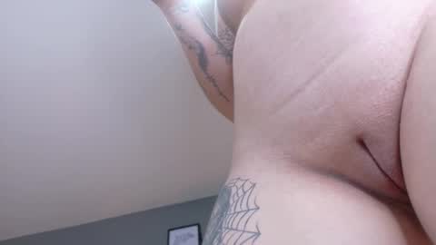 Snapshot of scarlettvex__ chatting on 10.18.25 S C A R L E T T online show from 10.18.25