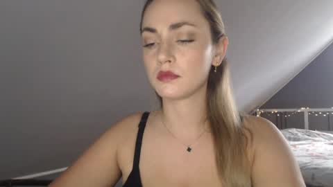 Snapshot of scarlettxblonde chatting on 06.04.26 ScarlettxBlonde online show from 06.04.26
