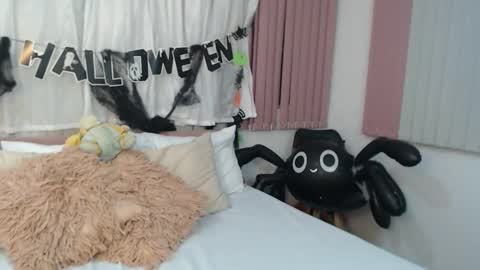 Snapshot of sccarlettjonnes chatting on 10.28.25 SCARLET online show from 10.28.25