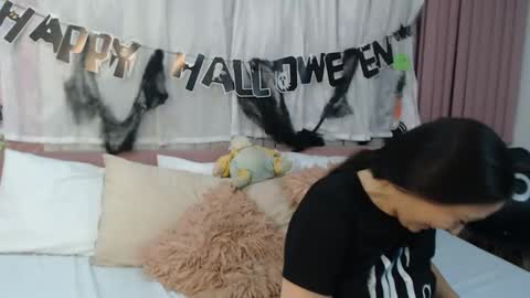 Snapshot of sccarlettjonnes chatting on 10.29.25 SCARLET online show from 10.29.25