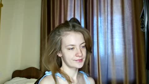 Snapshot of scented_elsa chatting on 06.24.26 Elsa online show from 06.24.26
