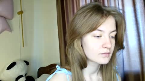 Snapshot of scented_elsa chatting on 06.25.26 Elsa online show from 06.25.26