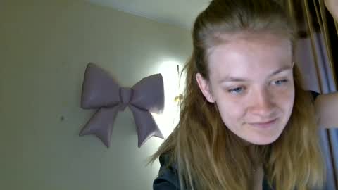 Snapshot of scented_elsa chatting on 07.11.26 Elsa online show from 07.11.26