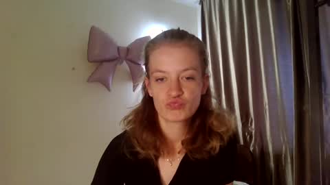 Snapshot of scented_elsa chatting on 07.21.26 Elsa online show from 07.21.26