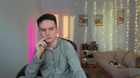 Snapshot of scooby_r chatting on 01.06.25 Thomas brunette and Alex blond online show from 01.06.25