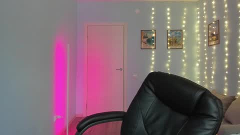 Snapshot of scooby_r chatting on 01.09.25 Thomas brunette and Alex blond online show from 01.09.25