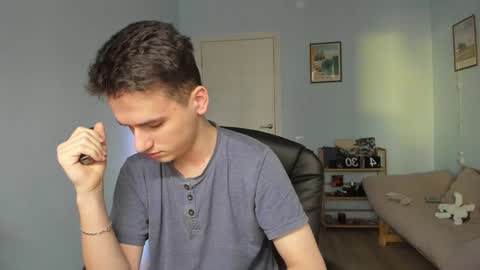 Snapshot of scooby_r chatting on 01.17.25 Thomas brunette and Alex blond online show from 01.17.25