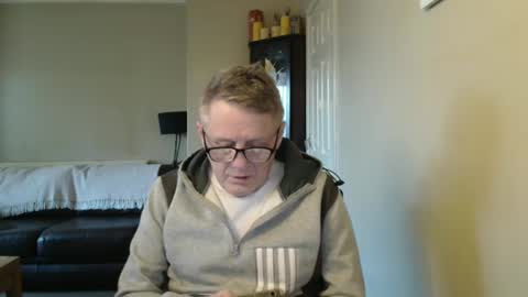 Snapshot of scottsman214 chatting on 01.01.25 James online show from 01.01.25