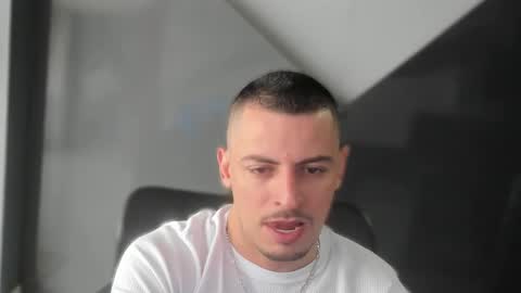 Snapshot of scotty_music chatting on 10.04.25 Ricardo online show from 10.04.25