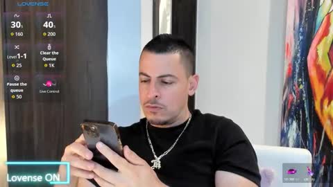 Snapshot of scotty_music chatting on 10.11.25 Ricardo online show from 10.11.25