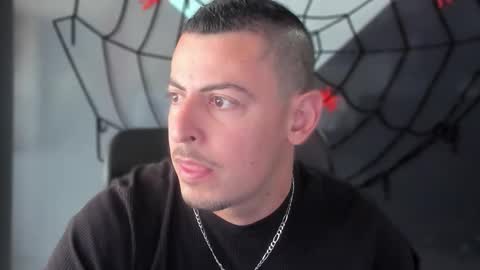 Snapshot of scotty_music chatting on 11.01.25 Ricardo online show from 11.01.25