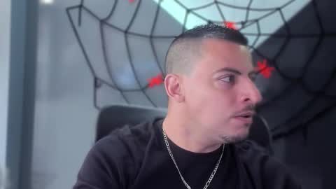 Snapshot of scotty_music chatting on 11.03.25 Ricardo online show from 11.03.25