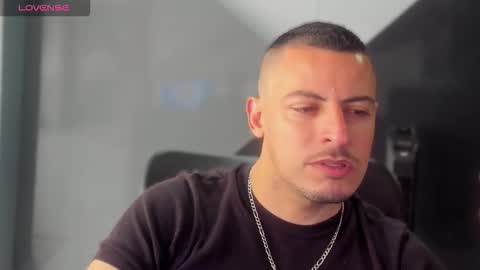 Snapshot of scotty_music chatting on 11.09.25 Ricardo online show from 11.09.25