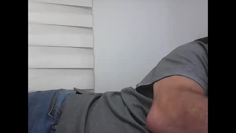 Snapshot of screw2 chatting on 11.22.25 Evren online show from 11.22.25