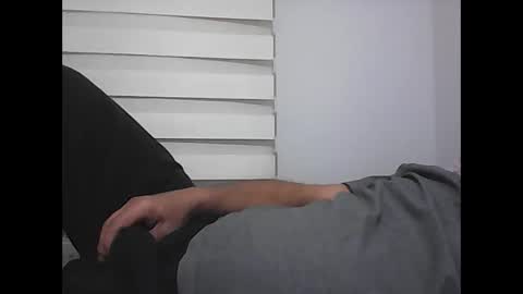 Snapshot of screw2 chatting on 11.25.25 Evren online show from 11.25.25