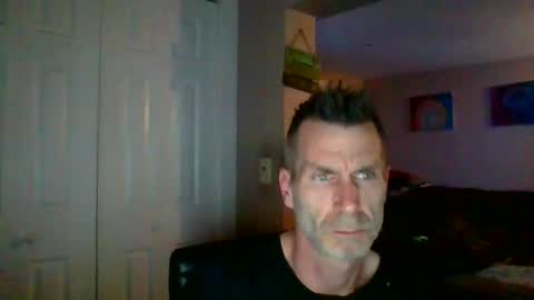 Snapshot of scroach11 chatting on 05.11.26 GettOffMyLawn online show from 05.11.26