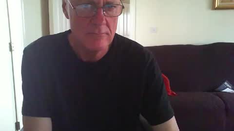 Snapshot of seakrait chatting on 12.31.24 seakrait online show from 12.31.24