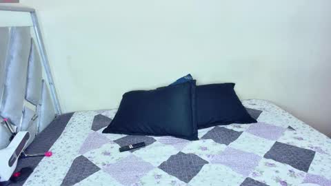 Snapshot of sean_pierre1 chatting on 11.05.25 Sean-pierre online show from 11.05.25