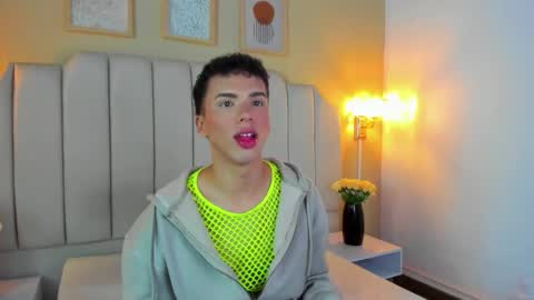 Snapshot of seantroyy chatting on 10.10.25 Sean online show from 10.10.25