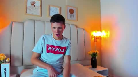 Snapshot of seantroyy chatting on 10.24.25 Sean online show from 10.24.25