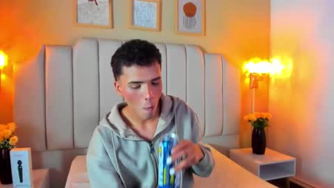 Snapshot of seantroyy chatting on 10.28.25 Sean online show from 10.28.25