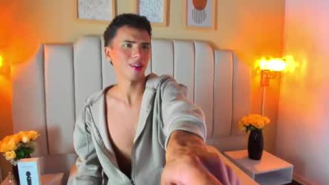 Snapshot of seantroyy chatting on 11.07.25 Sean online show from 11.07.25