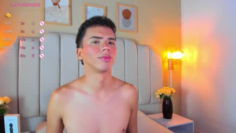 Snapshot of seantroyy chatting on 11.08.25 Sean online show from 11.08.25