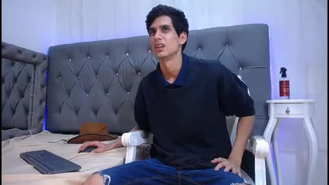 sebalexis7 online show from 10.19.25