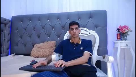 sebalexis7 online show from 10.31.25