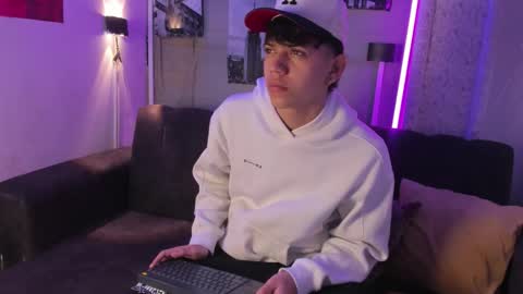 sebas_pretty7 online show from 11.26.25