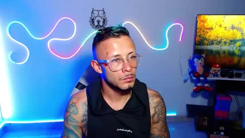 Snapshot of sebastian_025 chatting on 10.05.25 Sebastian online show from 10.05.25