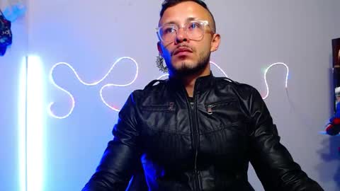 Snapshot of sebastian_025 chatting on 10.11.25 Sebastian online show from 10.11.25